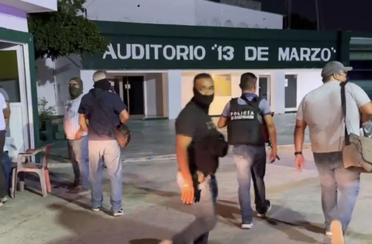 Amplia movilización de fuerzas de seguridad para catear instalaciones del sindicato de taxistas de Cancún