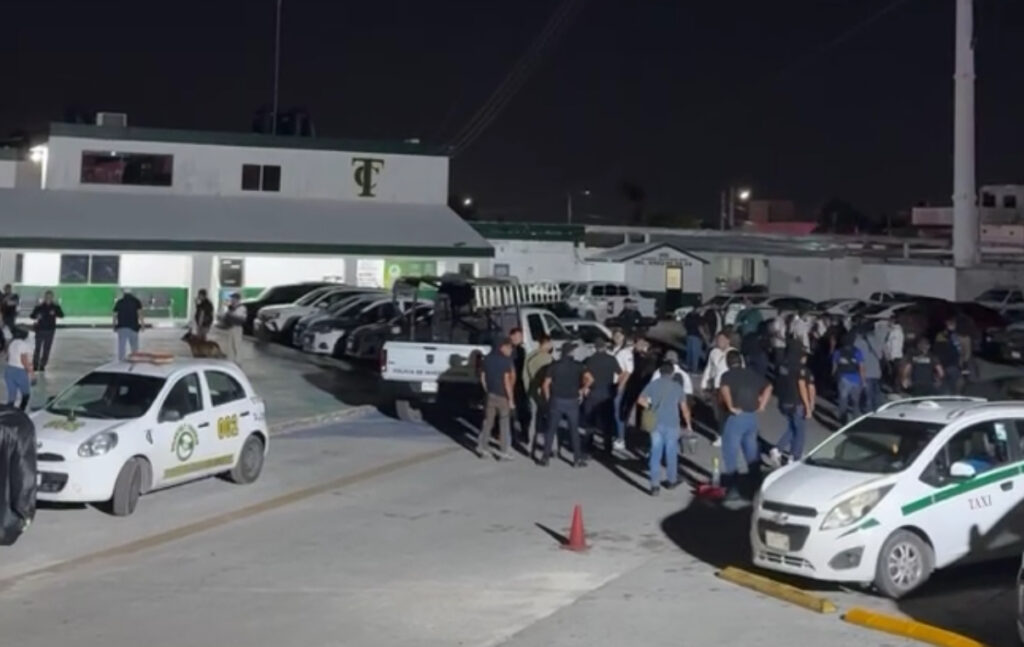 Amplia movilización de fuerzas de seguridad para catear instalaciones del sindicato de taxistas de Cancún