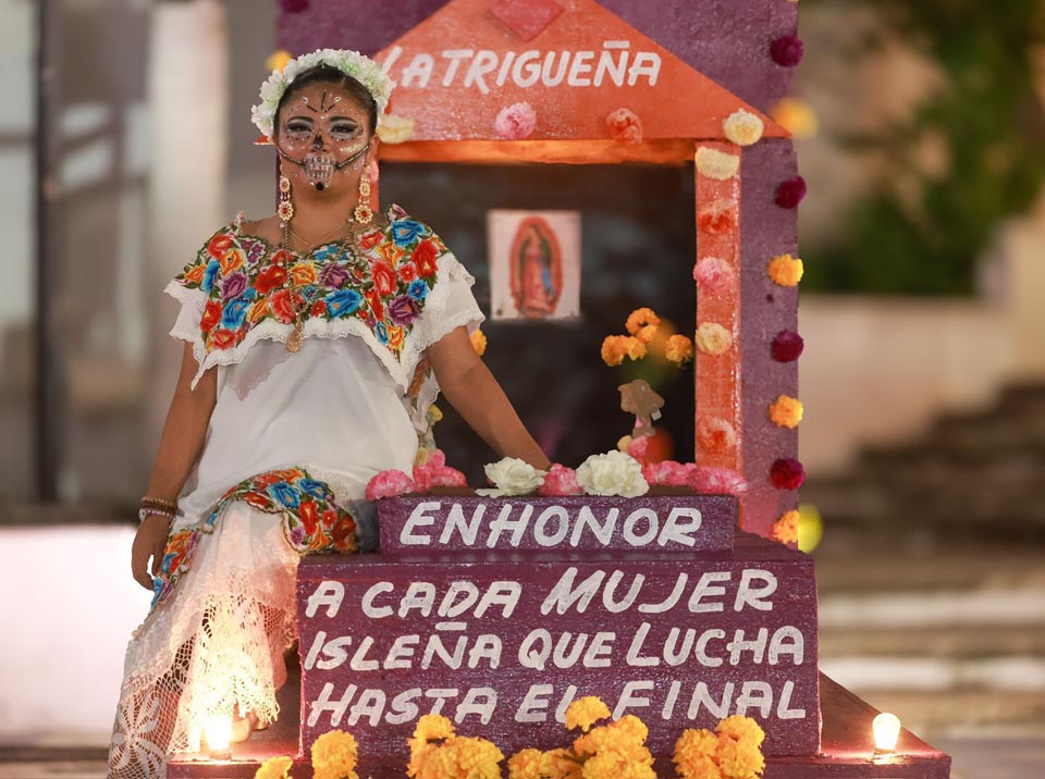 Preservan tradiciones del Hanal Pixán en Isla Mujeres