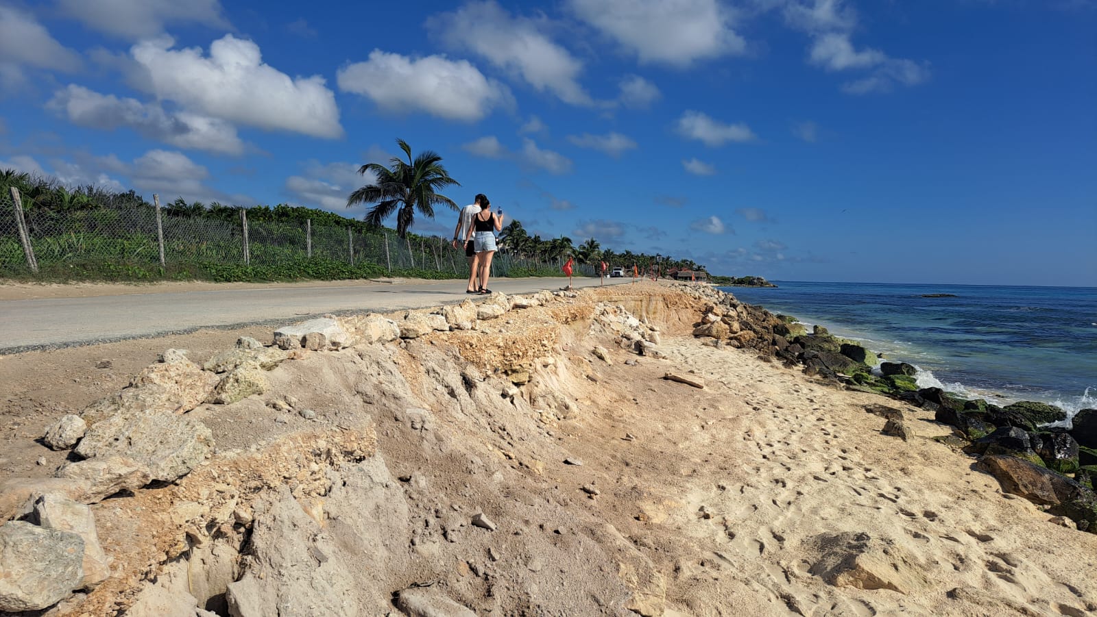 Urge reparación de tramo costero en Tulum ante riesgo de desmoronamiento