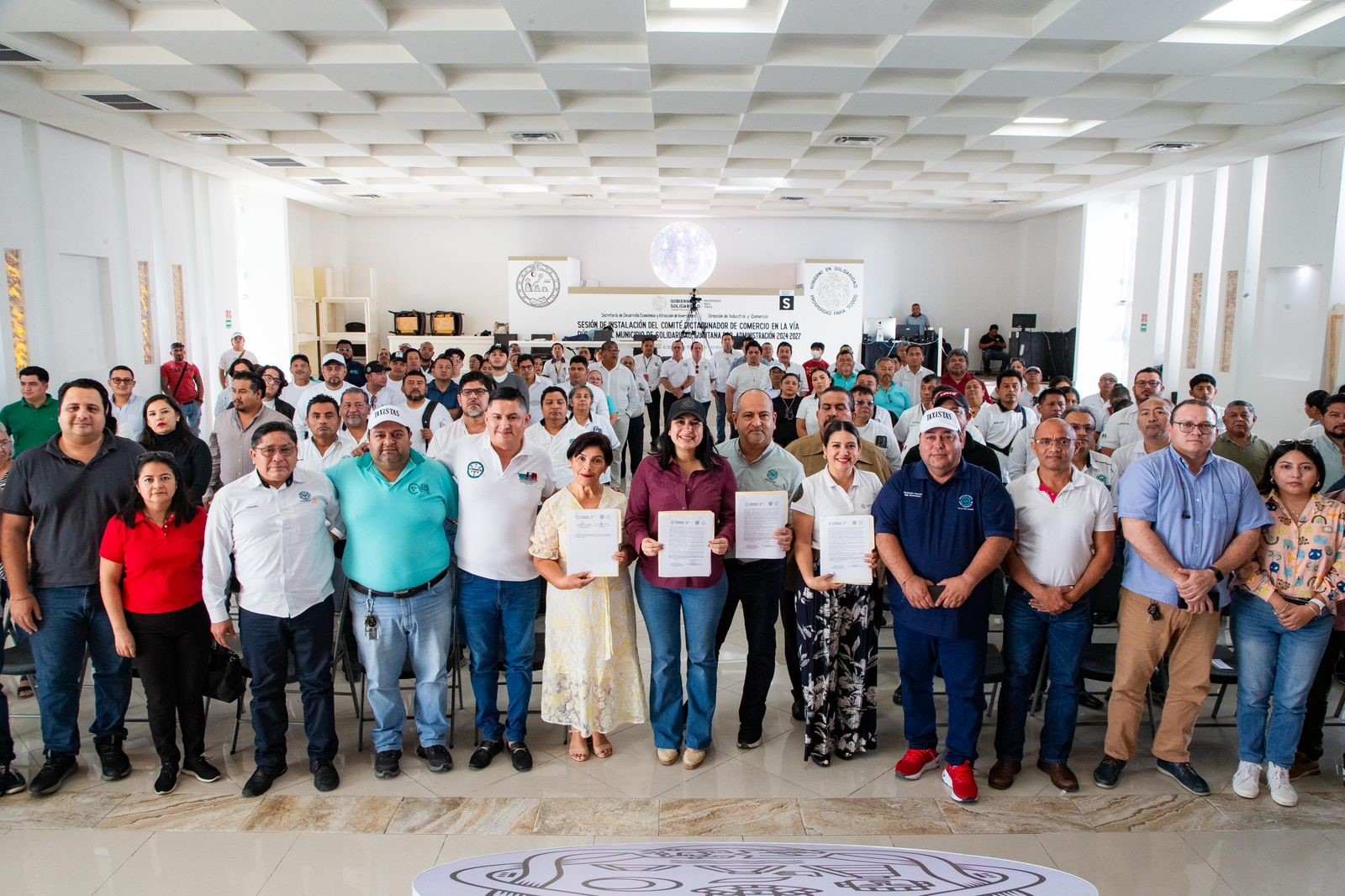 Estefanía Mercado firma convenio para fortalecer el servicio de taxis en Solidaridad  