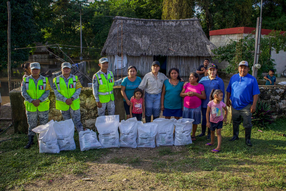 Llevan apoyo a comunidades inundadas en Felipe Carrillo Puerto