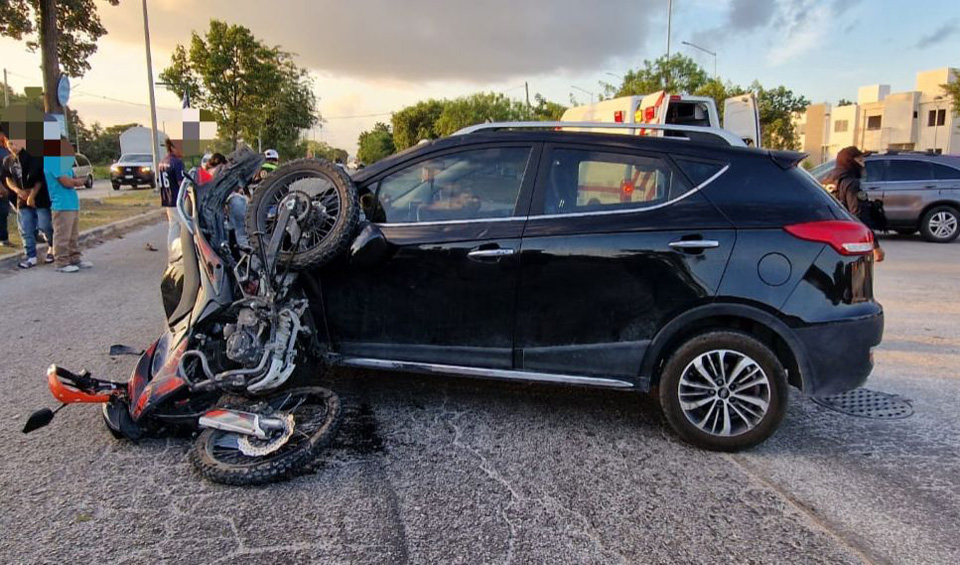 Motociclista lesionado por camioneta que lo impactó