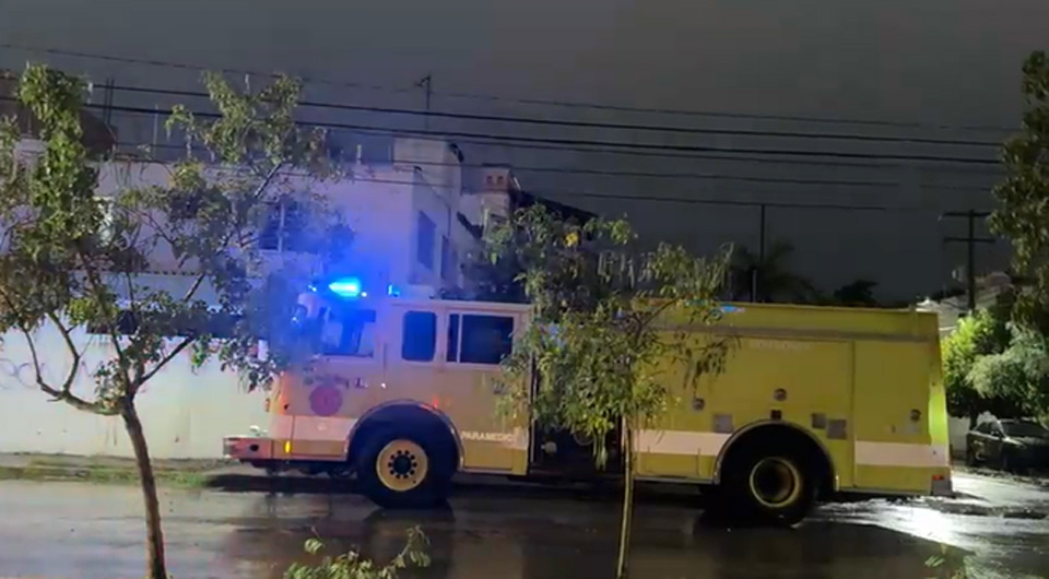 Lluvias dejan calles encharcadas y autoridades en alerta en Cancún