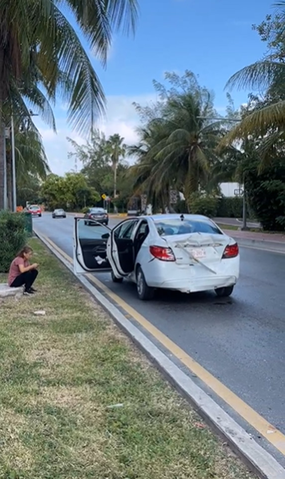 Choque múltiple en Boulevard Kukulcán deja daños materiales