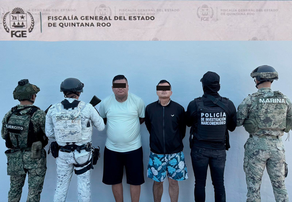 Dos detenidos, droga y un arma aseguradas en cateos en Bonfil