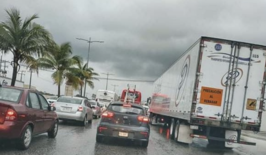 Piden autoridades municipales conducir con precaución durante las lluvias