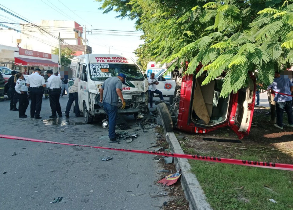 Choque y volcadura dejan 10 lesionados en la Avenida Niños Héroes