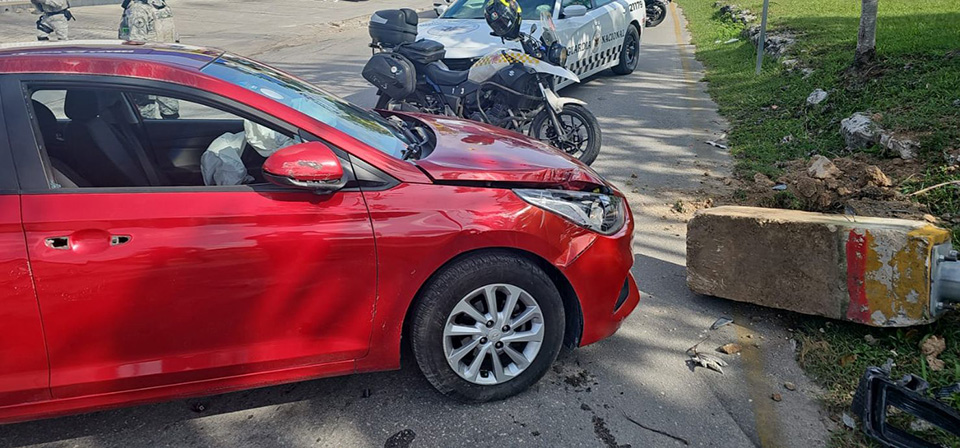 Volcadura en la Av. Huayacán