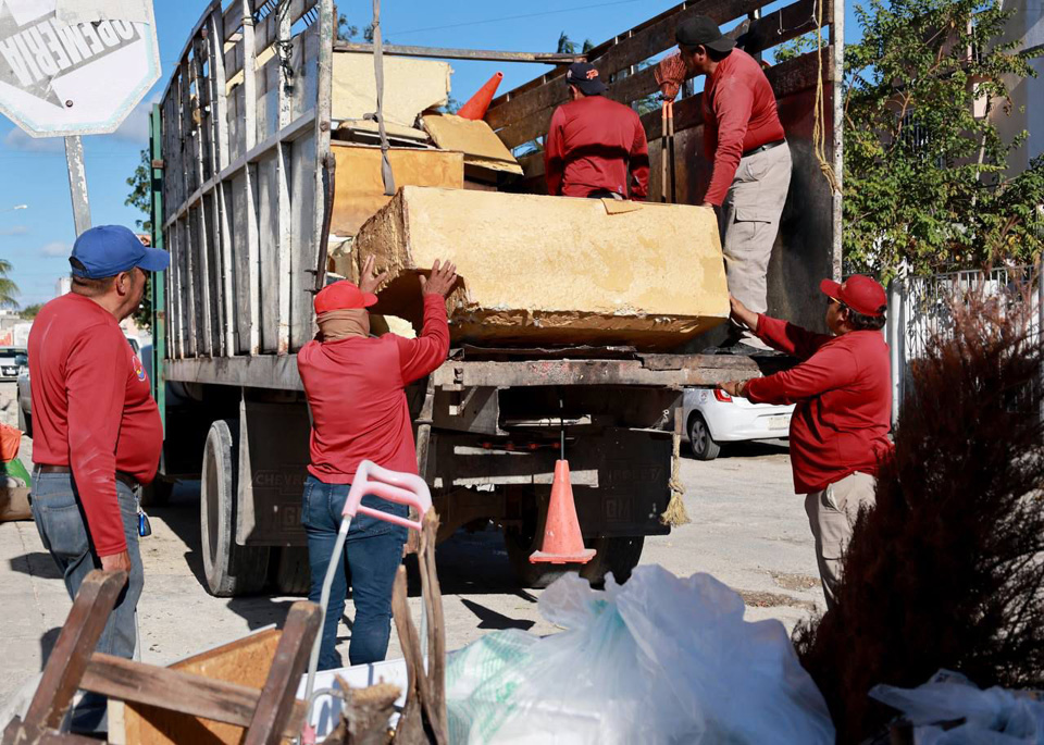 Empieza la descacharrización en las colonias de Cancún