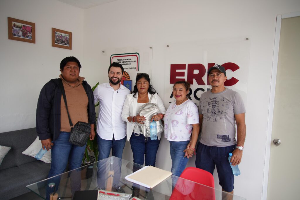 Escucha y dialoga Eric Arcila con vecinas y vecinos del Distrito 07 desde su Casa de Atención Ciudadana de la SM 230