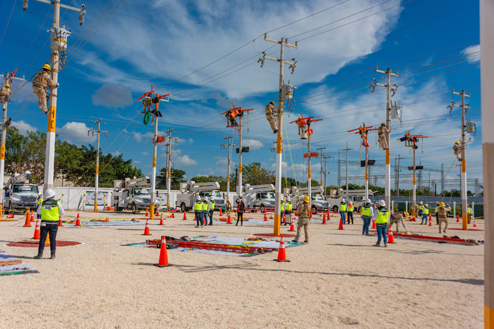 CFE reconoce a primera maniobrista de la División Peninsular en la Zona Chetumal