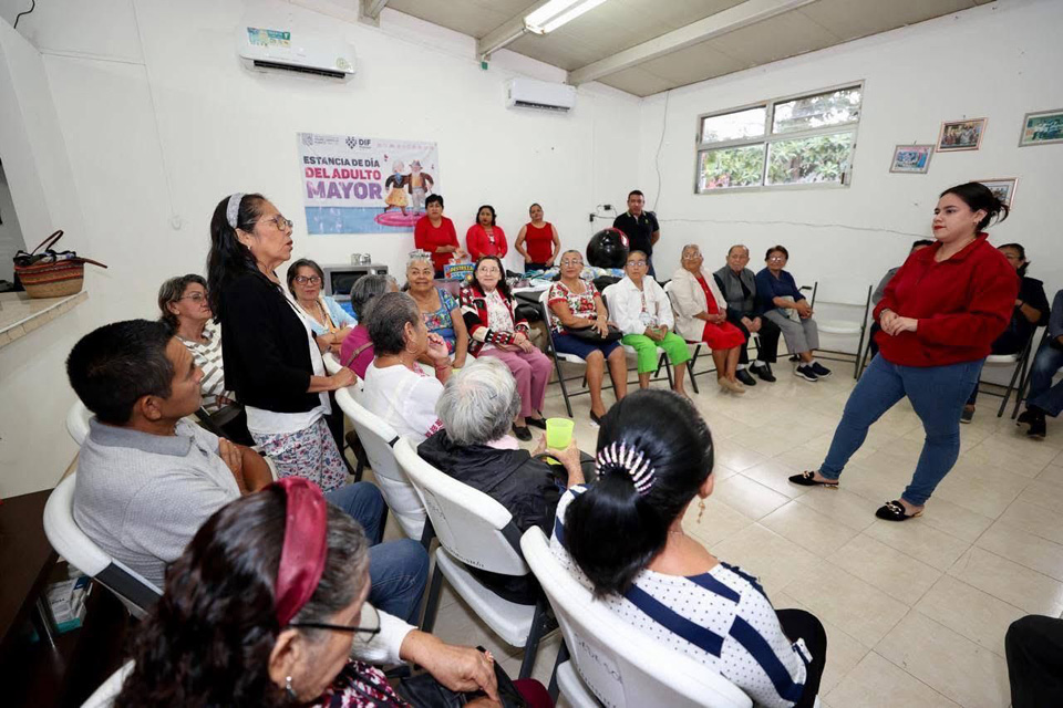 Recibe equipo DIF Carrillo Puerto para la Estancia del Adulto Mayor