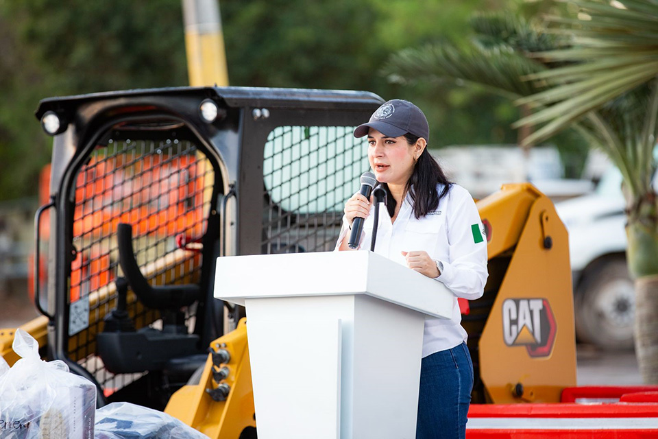 Entregan uniformes y maquinaria a empleados municipales de Solidaridad