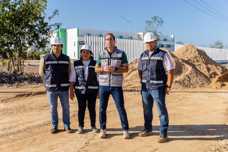 Supervisan obras de pavimentación para mejorar acceso a la Universidad Tecnológica de Tulum