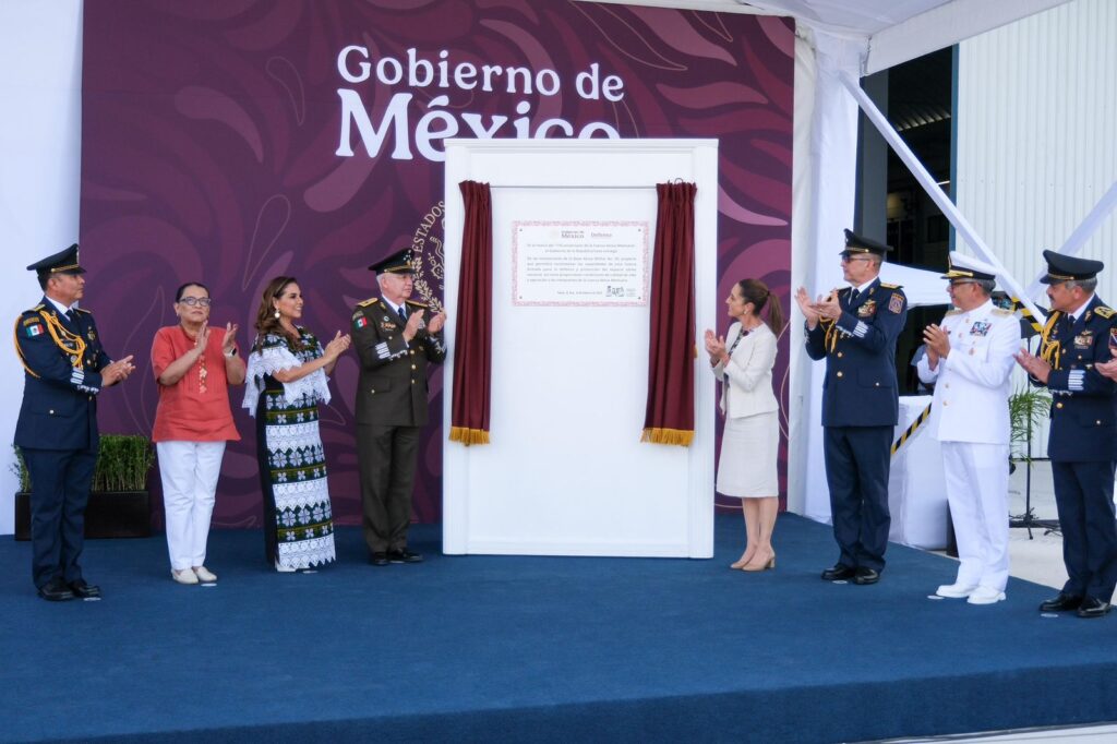 Inaugura Claudia Sheinbuam la Base Áerea Militar No. 20 en Tulum