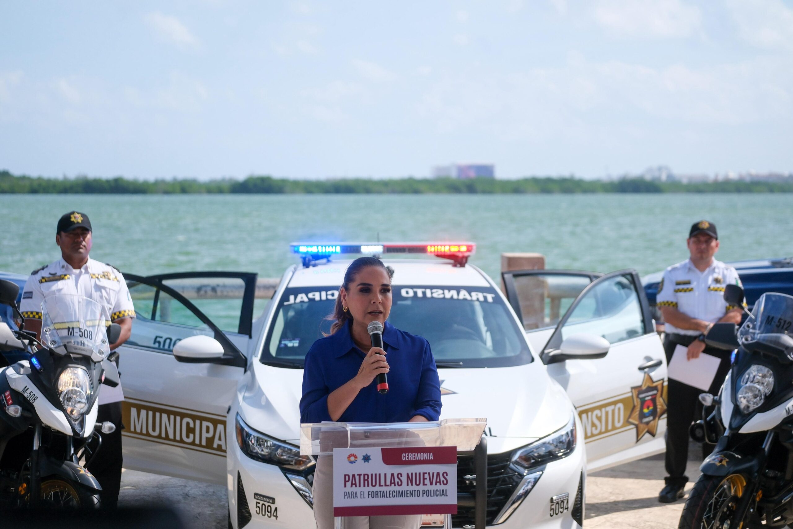 "En mi gobierno no damos alternativa a la delincuencia", afirma Mara Lezama en entrega de patrullas en Cancún