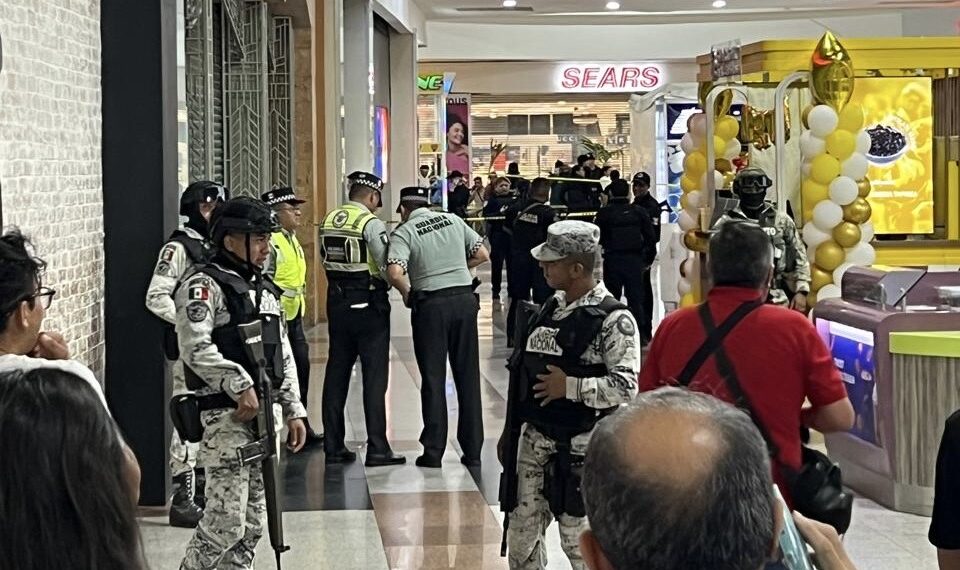 Intento de asalto en joyería de Plaza Las Américas provoca fuerte movilización policiaca