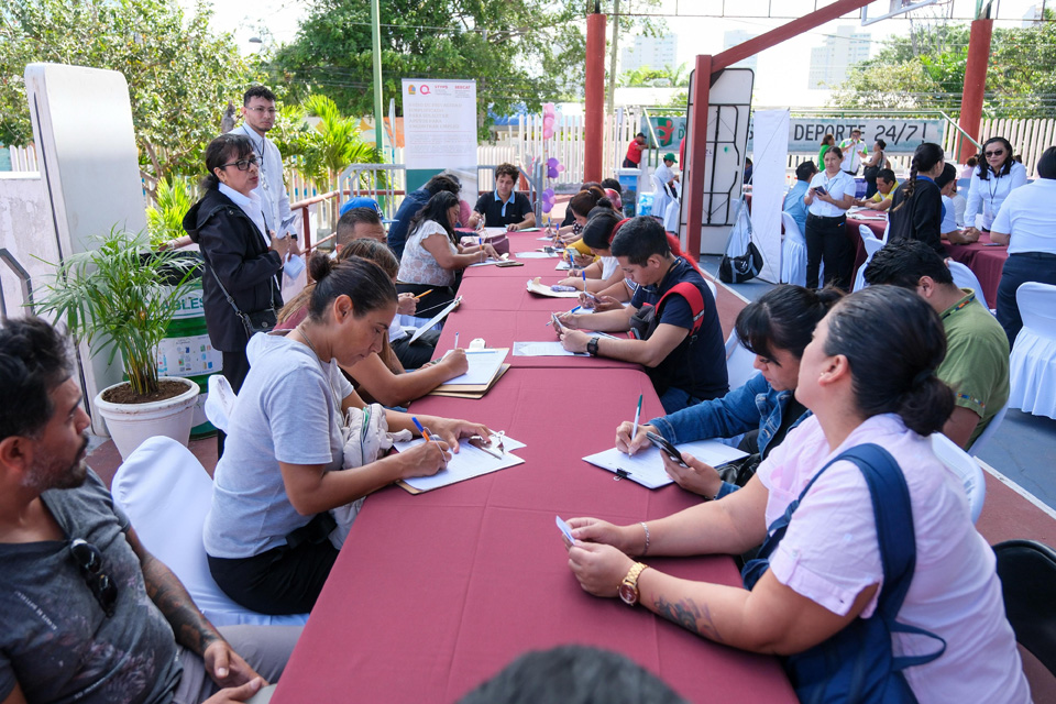 Invita Gobernadora a mujeres a extender sus alas con empleos mejor pagados