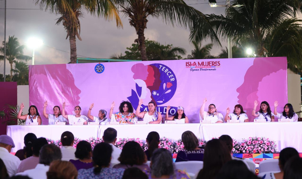 Mujeres presentan propuestas en favor a la comunidad de Isla Mujeres