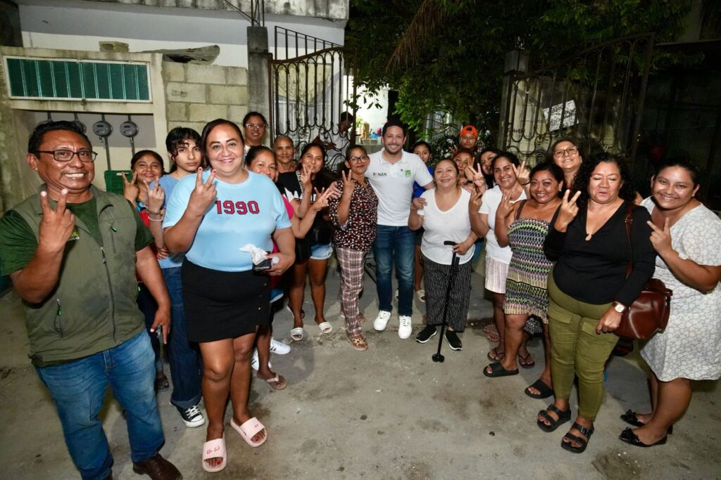 Renán Sánchez se reúne con vecinos de la colonia “El Ejido” en Playa del Carmen